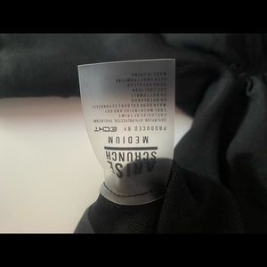 Arise black scrunch shorts echt